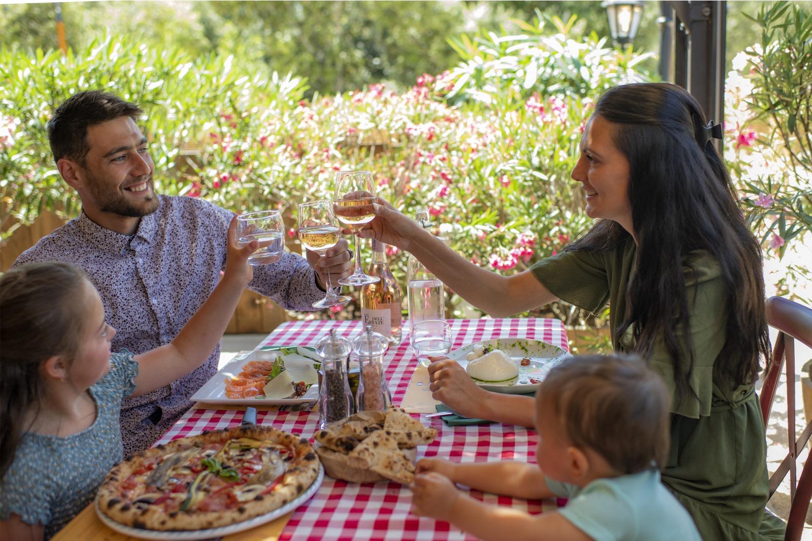 Vacances au camping : où manger italien dans un cadre naturel exceptionnel ?