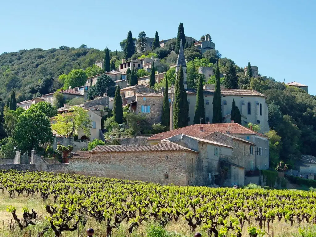 Les secrets bien gardés de La Roque-sur-Cèze : À la découverte des lieux insolites et cachés